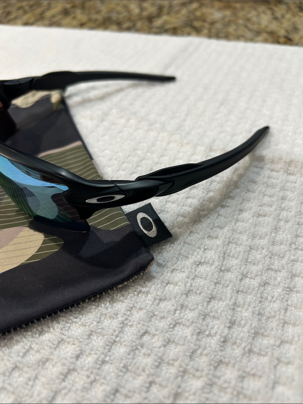 Oakley flak 2.0 black matte sunglasses w/ prizm deep water polarized lenses - Picture 3 of 14